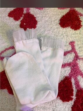 Brandy Melville White Ruffle Trim Crew Socks